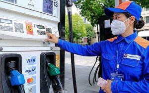 Giá xăng RON 95 giảm về 19.170 đồng/lít